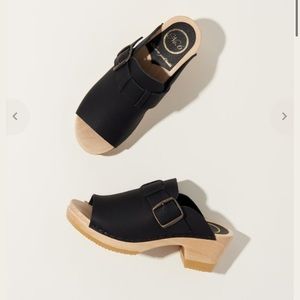 Riley No6 black clog good overall condition.